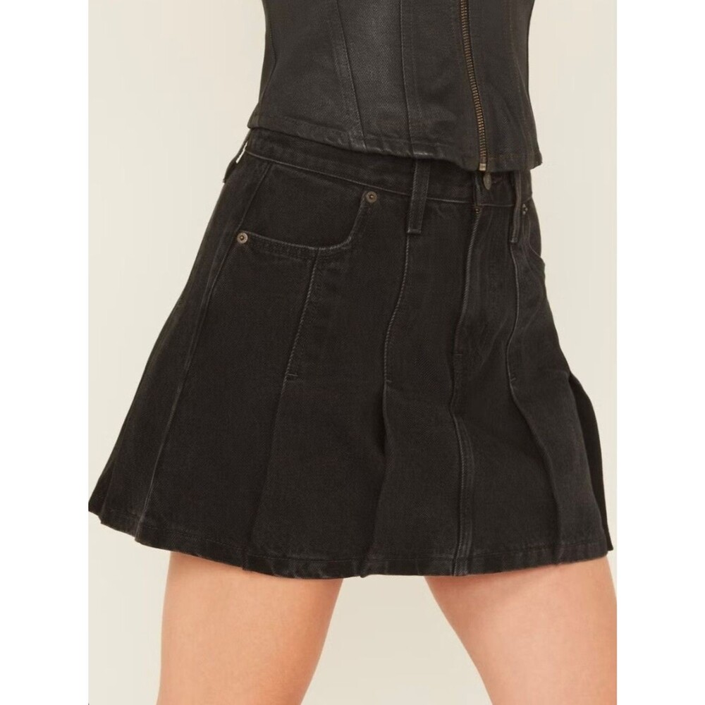 Levi's Womens Open Mind Pleated Denim Black Mini Skirt Size 28 NWT
